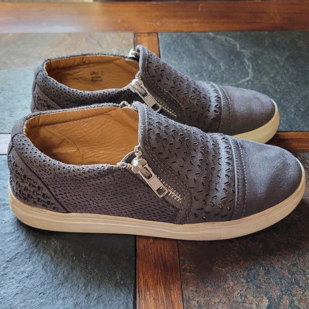 Report Girls size 2 'Savara' Slip On Shoes